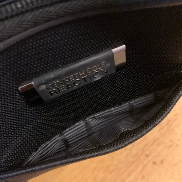 Kenneth Cole Reaction Crossbody Case - Picture 11 of 15